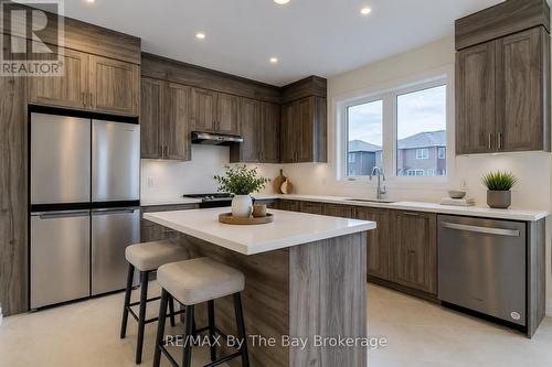 182 Mapleside Drive, Wasaga Beach, ON - Indoor Photo Showing Kitchen With Stainless Steel Kitchen With Upgraded Kitchen