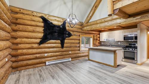 4761 Atwater Road, Logan Lake, BC - Indoor Photo Showing Kitchen
