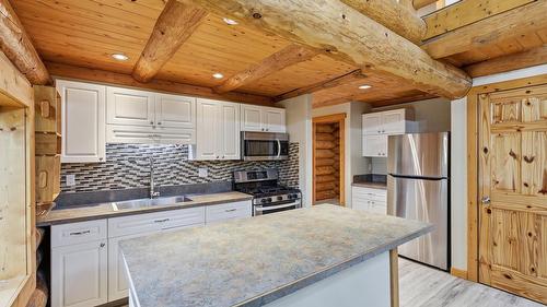 4761 Atwater Road, Logan Lake, BC - Indoor Photo Showing Kitchen