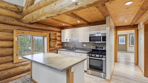 4761 Atwater Road, Logan Lake, BC - Indoor Photo Showing Kitchen