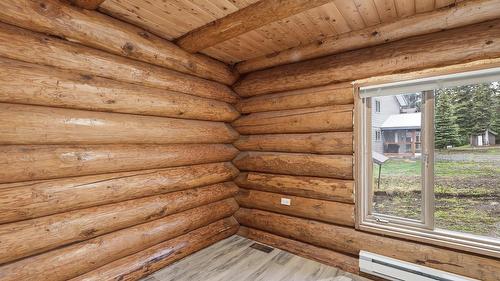 4761 Atwater Road, Logan Lake, BC - Indoor Photo Showing Other Room