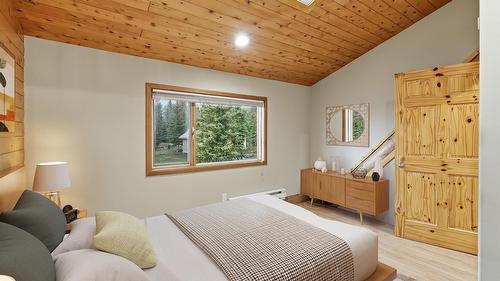 4761 Atwater Road, Logan Lake, BC - Indoor Photo Showing Bedroom