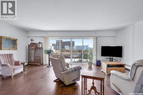 Penthouse B 537 4Th Avenue N, Saskatoon, SK - Indoor Photo Showing Living Room