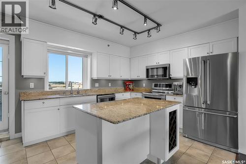 Penthouse B 537 4Th Avenue N, Saskatoon, SK - Indoor Photo Showing Kitchen With Double Sink With Upgraded Kitchen