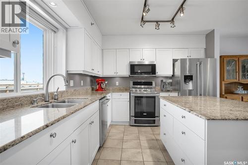 Penthouse B 537 4Th Avenue N, Saskatoon, SK - Indoor Photo Showing Kitchen With Double Sink With Upgraded Kitchen