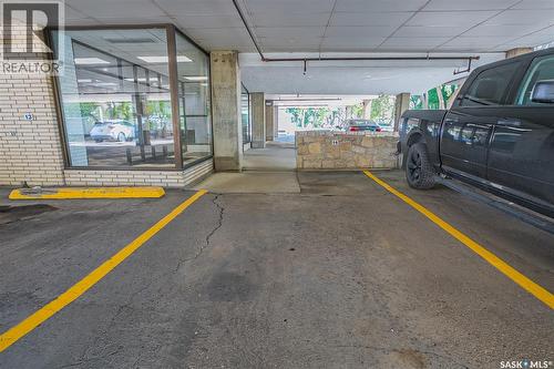 Penthouse B 537 4Th Avenue N, Saskatoon, SK - Indoor Photo Showing Garage