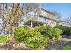 205 1518 BOWSER AVENUE  North Vancouver, BC V7P 2Y3