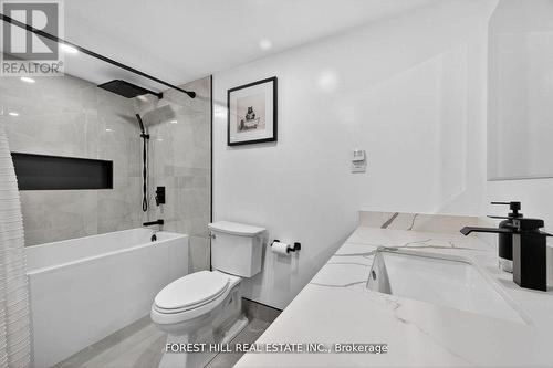 4 Holman Crescent, Aurora, ON - Indoor Photo Showing Bathroom