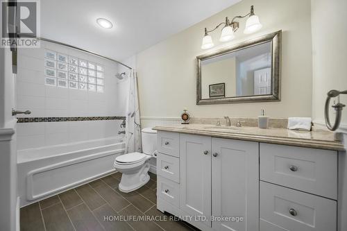 38 River View Drive, Brampton, ON - Indoor Photo Showing Bathroom