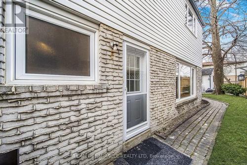 38 River View Drive, Brampton, ON - Outdoor