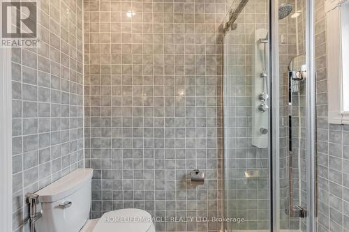 32 Durham Road, Hamilton, ON - Indoor Photo Showing Bathroom
