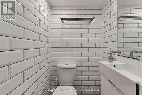 32 Durham Road, Hamilton, ON - Indoor Photo Showing Bathroom