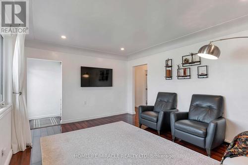 32 Durham Road, Hamilton, ON - Indoor Photo Showing Living Room