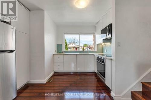 32 Durham Road, Hamilton, ON - Indoor Photo Showing Kitchen