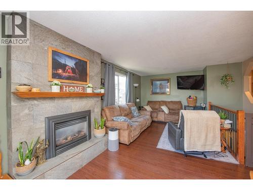3701 15 Avenue, Vernon, BC - Indoor Photo Showing Living Room With Fireplace