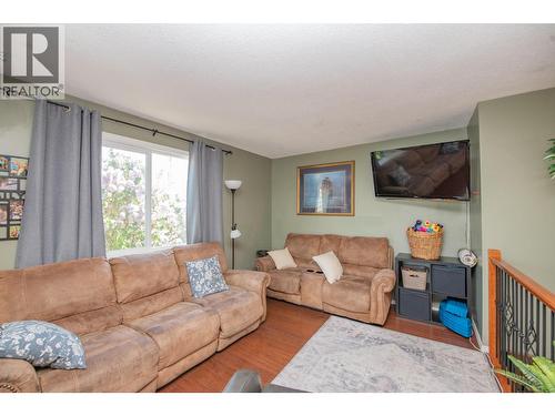 3701 15 Avenue, Vernon, BC - Indoor Photo Showing Living Room