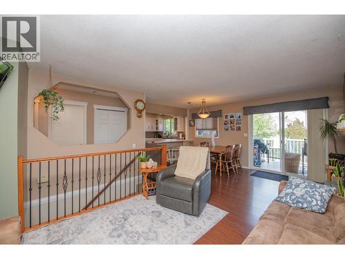 3701 15 Avenue, Vernon, BC - Indoor Photo Showing Living Room