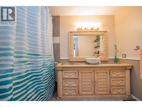 3701 15 Avenue, Vernon, BC - Indoor Photo Showing Bathroom
