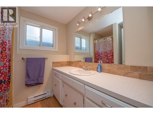 3701 15 Avenue, Vernon, BC - Indoor Photo Showing Bathroom