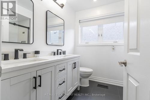 27 Elodia Court, Hamilton, ON - Indoor Photo Showing Bathroom