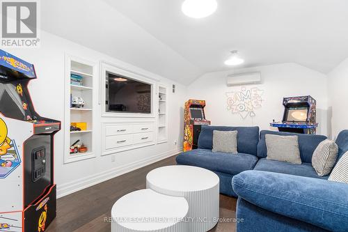 27 Elodia Court, Hamilton, ON - Indoor Photo Showing Living Room