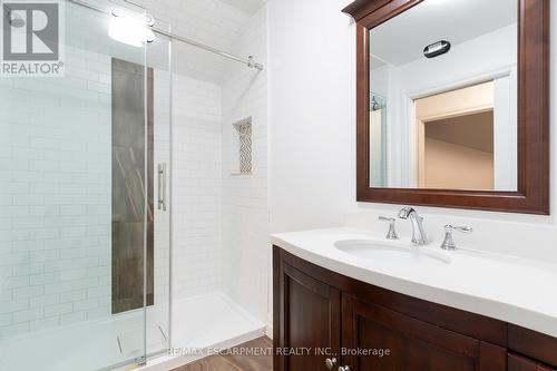 27 Elodia Court, Hamilton, ON - Indoor Photo Showing Bathroom