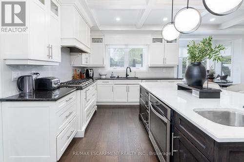 27 Elodia Court, Hamilton, ON - Indoor Photo Showing Kitchen