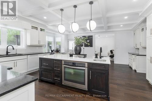 27 Elodia Court, Hamilton, ON - Indoor Photo Showing Kitchen With Upgraded Kitchen