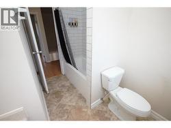 Main Bathroom - 