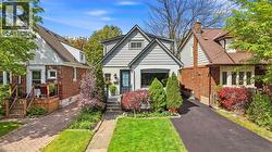 28 ROANOKE Road Hamilton, ON L8S 3P7