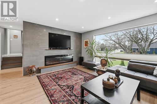 2330 Alma Dale Avenue, Burlington, ON - Indoor Photo Showing Living Room With Fireplace