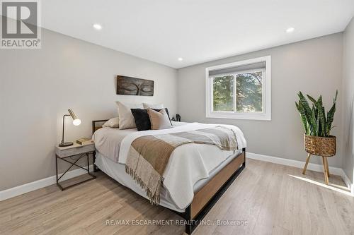 2330 Alma Dale Avenue, Burlington, ON - Indoor Photo Showing Bedroom