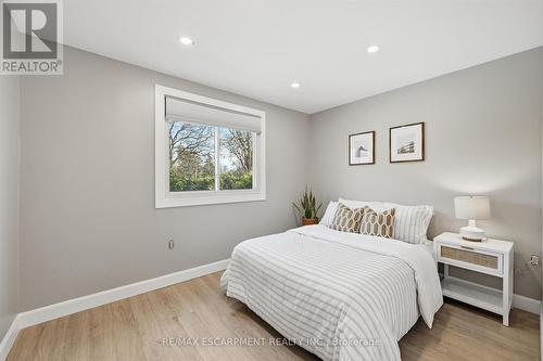 2330 Alma Dale Avenue, Burlington, ON - Indoor Photo Showing Bedroom