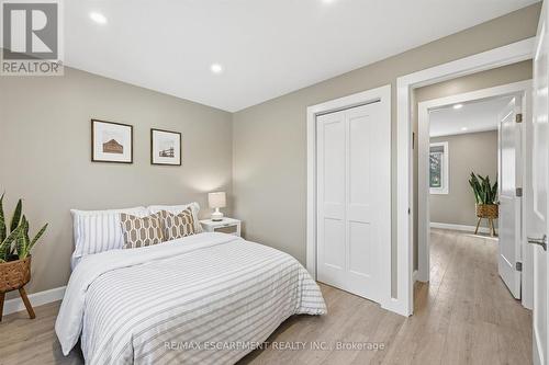 2330 Alma Dale Avenue, Burlington, ON - Indoor Photo Showing Bedroom