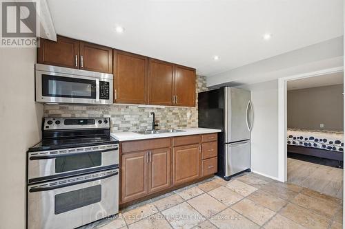 2330 Alma Dale Avenue, Burlington, ON - Indoor Photo Showing Kitchen With Double Sink