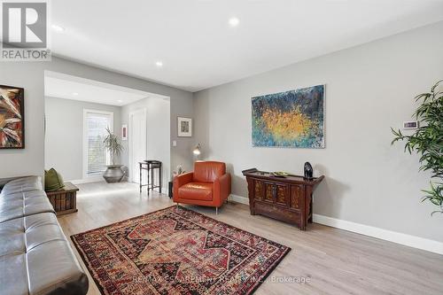 2330 Alma Dale Avenue, Burlington, ON - Indoor Photo Showing Living Room