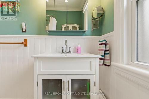 197 Burris Street, Hamilton, ON - Indoor Photo Showing Bathroom