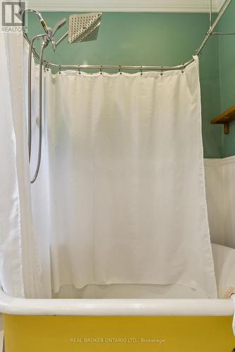 197 Burris Street, Hamilton, ON - Indoor Photo Showing Bathroom