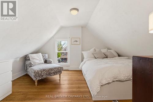 197 Burris Street, Hamilton, ON - Indoor Photo Showing Bedroom