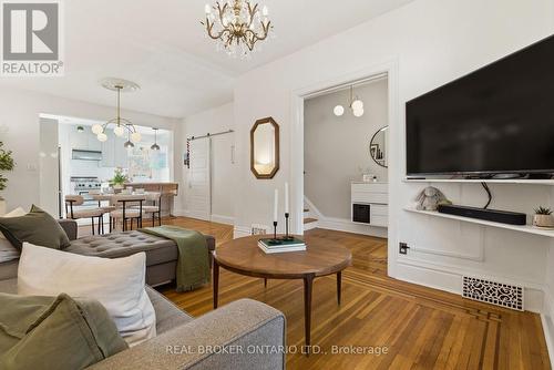 197 Burris Street, Hamilton, ON - Indoor Photo Showing Living Room