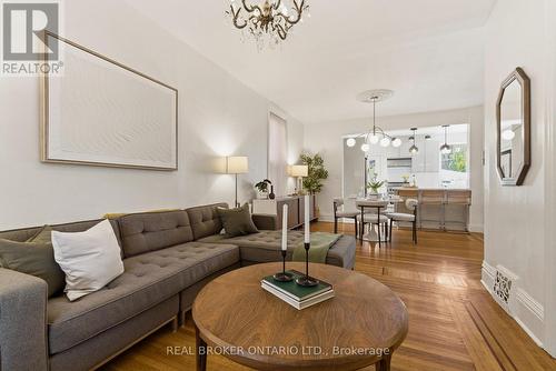197 Burris Street, Hamilton, ON - Indoor Photo Showing Living Room