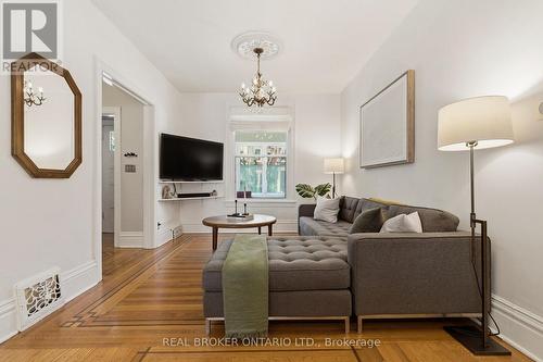 197 Burris Street, Hamilton, ON - Indoor Photo Showing Living Room