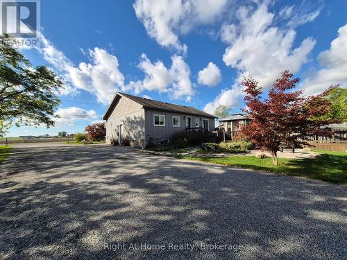 Fall - 1483 Fifth Ave Louth, St. Catharines (Rural Fourth), ON - Indoor Photo Showing Living Room With Fireplace