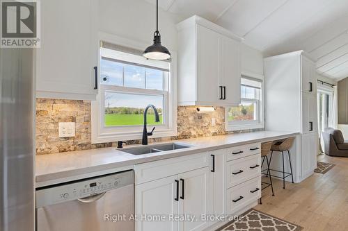 1483 Fifth Ave Louth, St. Catharines (Rural Fourth), ON - Indoor Photo Showing Kitchen With Double Sink With Upgraded Kitchen