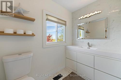 1483 Fifth Ave Louth, St. Catharines (Rural Fourth), ON - Indoor Photo Showing Bathroom