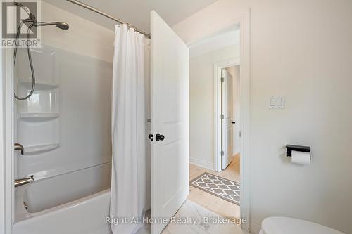 1483 Fifth Ave Louth, St. Catharines (Rural Fourth), ON - Indoor Photo Showing Bathroom
