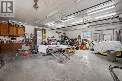 47 Park Lane, Tilbury, ON - Indoor Photo Showing Garage
