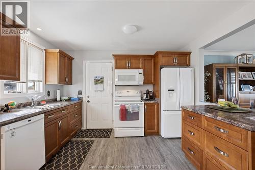 47 Park Lane, Tilbury, ON - Indoor Photo Showing Kitchen