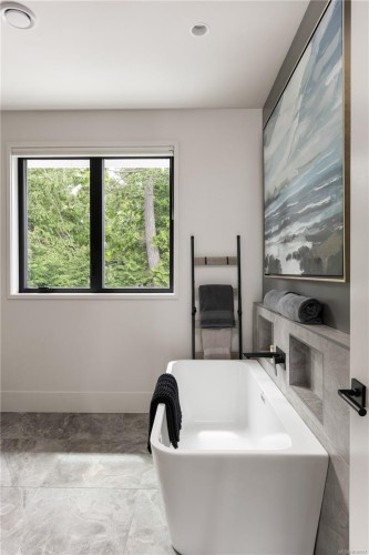 8425 Lochside Dr, Central Saanich, BC 