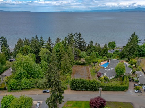 391 Burnham Rd, Qualicum Beach, BC 